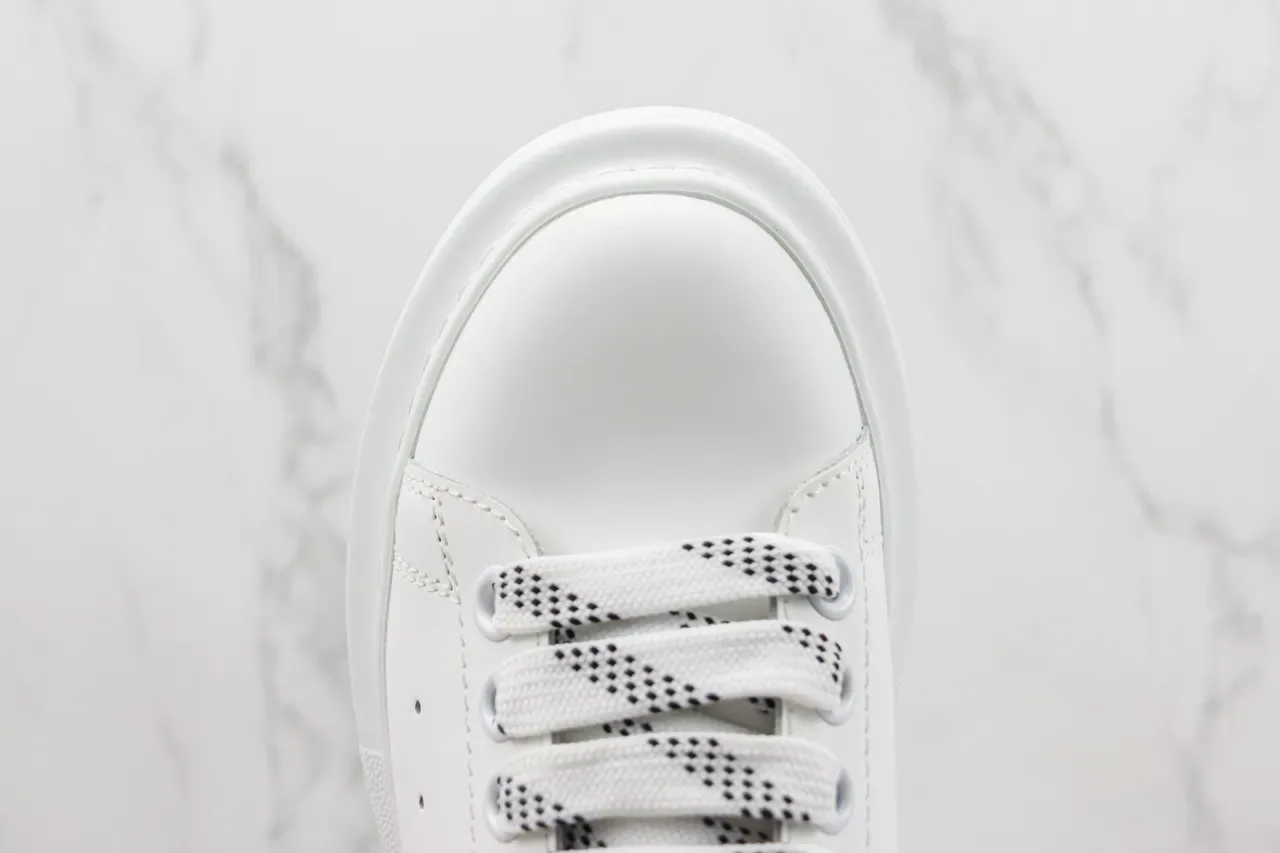 Alexander McQueen ओवरसाइज्ड सफेद भूरे प्लेटफॉर्म स्नीकर परफोरेटेड टो कैप लाइफस्टाइल स्नीकर 6