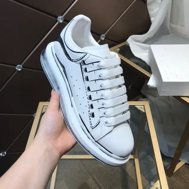 Alexander McQueen 超大号白色黑色皮革鞋面 线条艺术素描细节 生活方式运动鞋 2