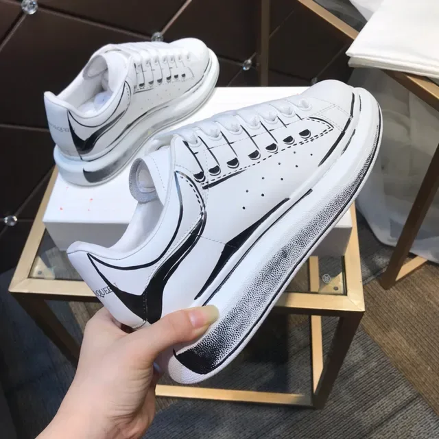 Alexander McQueen 超大号白色黑色皮革鞋面 线条艺术素描细节 生活方式运动鞋 5