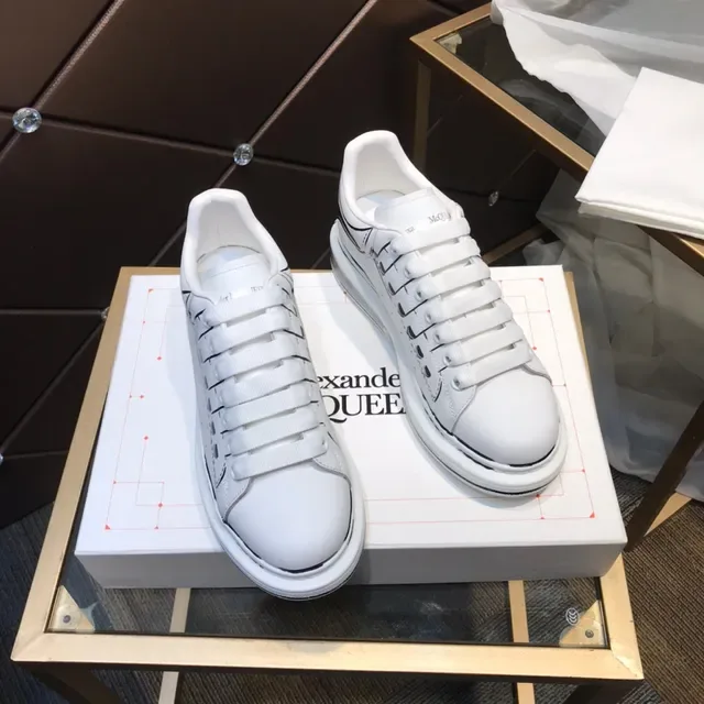 Alexander McQueen 超大号白色黑色皮革鞋面 线条艺术素描细节 生活方式运动鞋 7