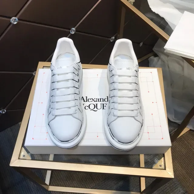 Alexander McQueen 超大号白色黑色皮革鞋面 线条艺术素描细节 生活方式运动鞋 9