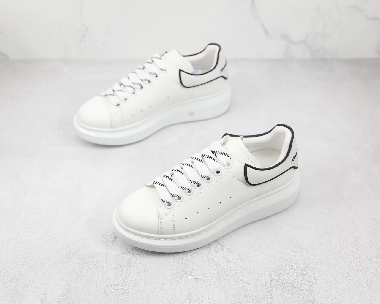 Alexander McQueen Oversized Sneaker White Black Platform Sole Smooth Leather Upper Lifestyle Sneakers 7