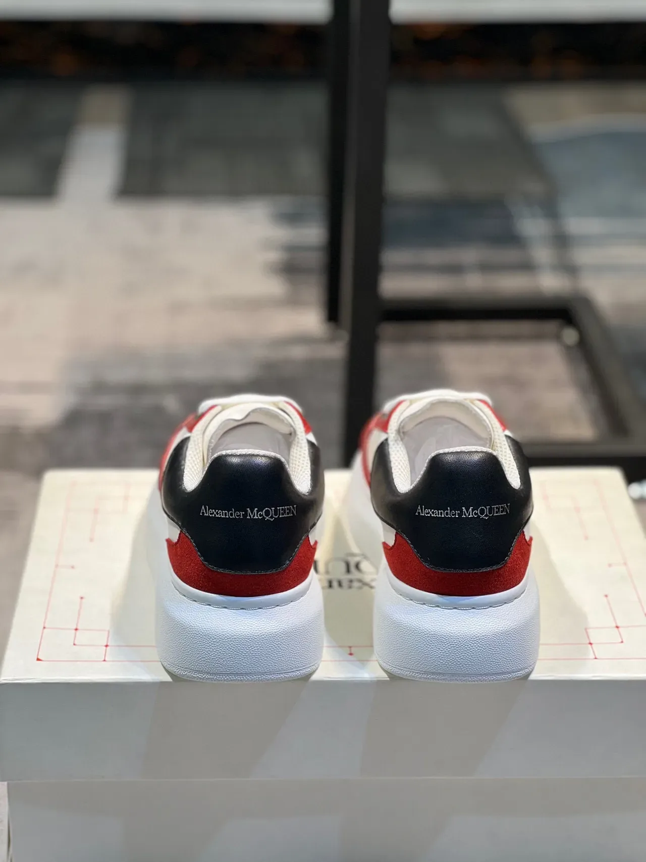 Alexander McQueen Oversized Sneaker 白红黑 生活方式运动鞋 9