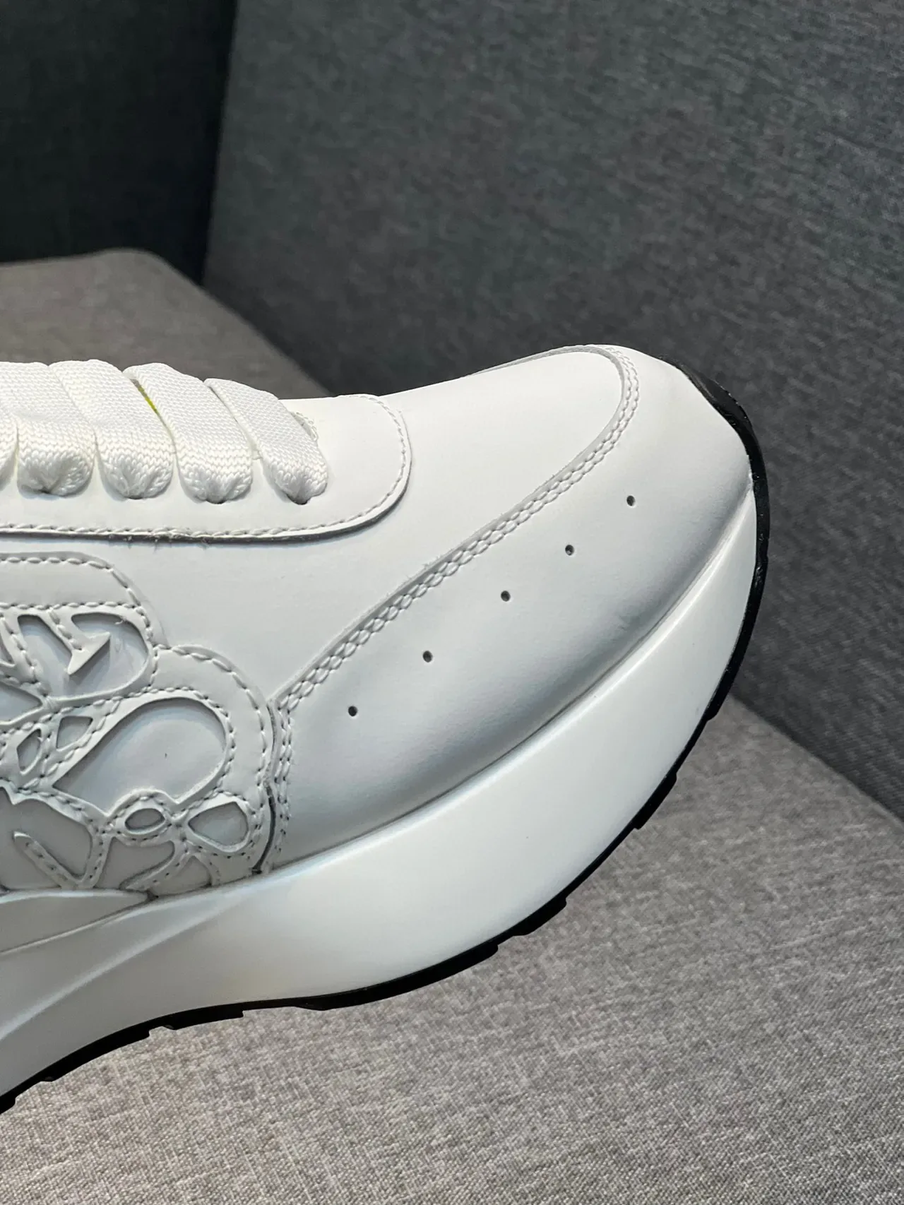 Alexander McQueen Sneakers Oversized Branco Amarelo Silhueta Floral Recorte Overlay Lifestyle Sneakers 4