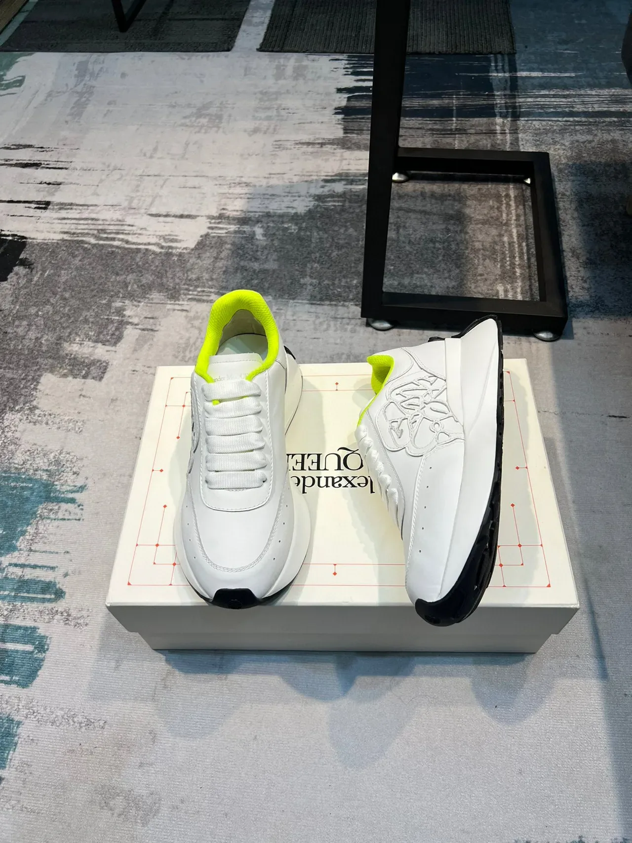 Alexander McQueen Sneakers Oversized Branco Amarelo Silhueta Floral Recorte Overlay Lifestyle Sneakers 5