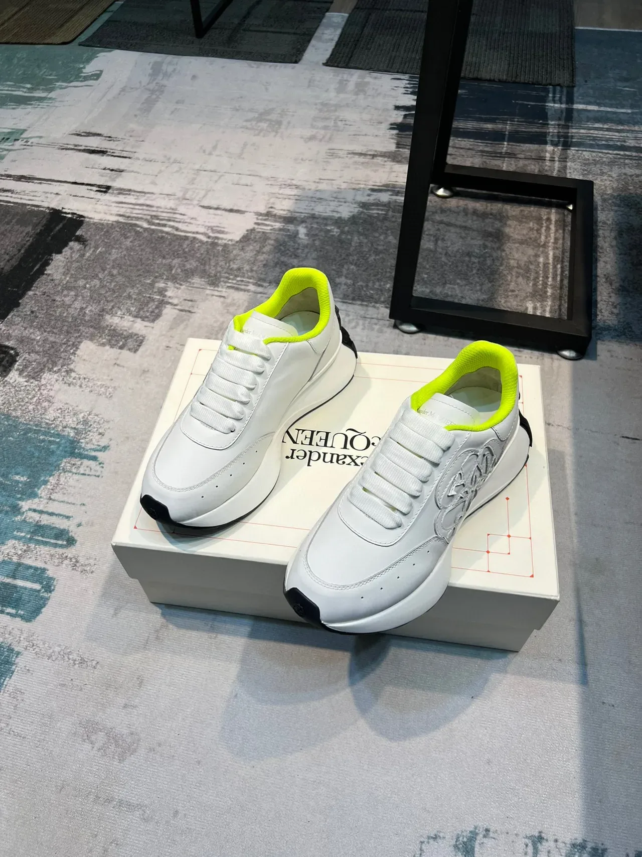 Alexander McQueen Sneakers Oversized Branco Amarelo Silhueta Floral Recorte Overlay Lifestyle Sneakers 6