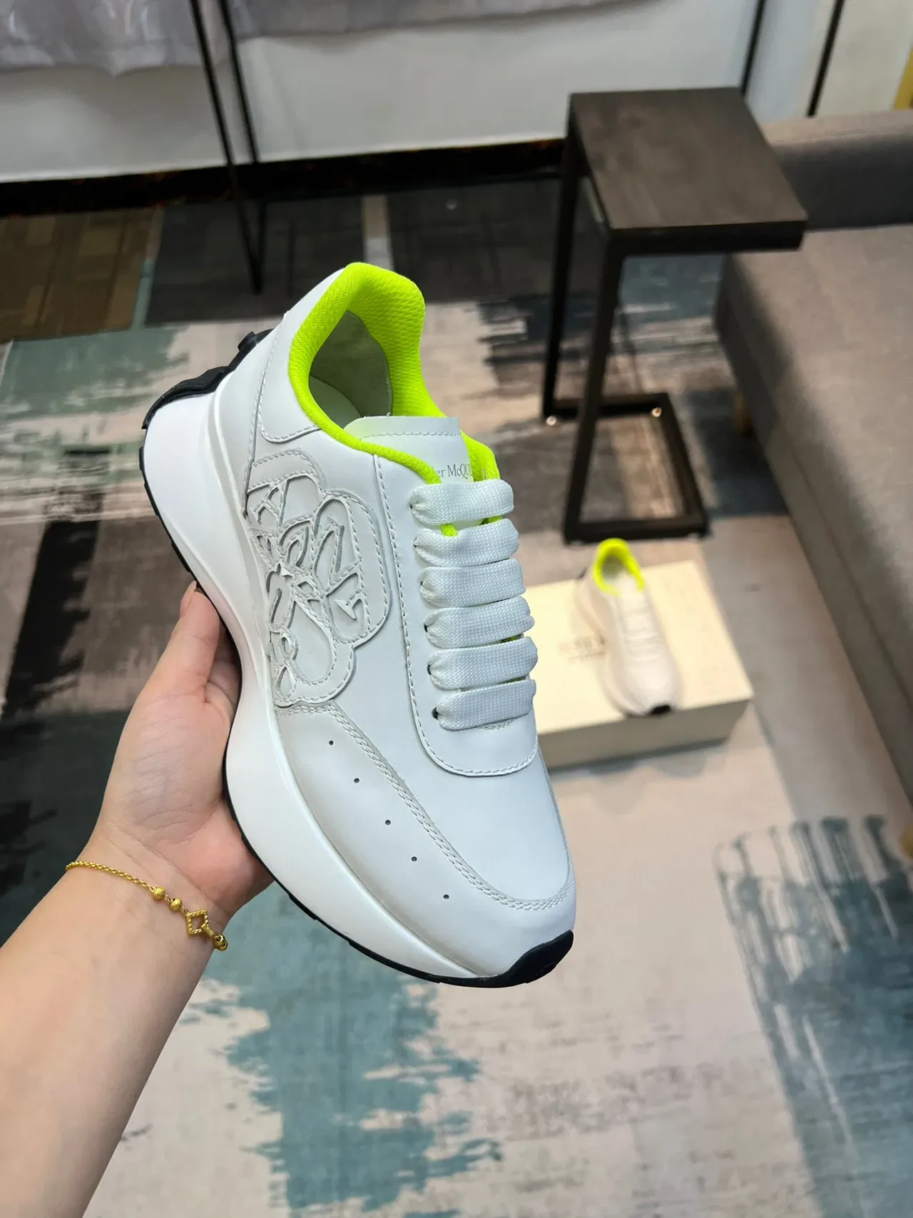 Alexander McQueen Sneakers Oversized Branco Amarelo Silhueta Floral Recorte Overlay Lifestyle Sneakers 7