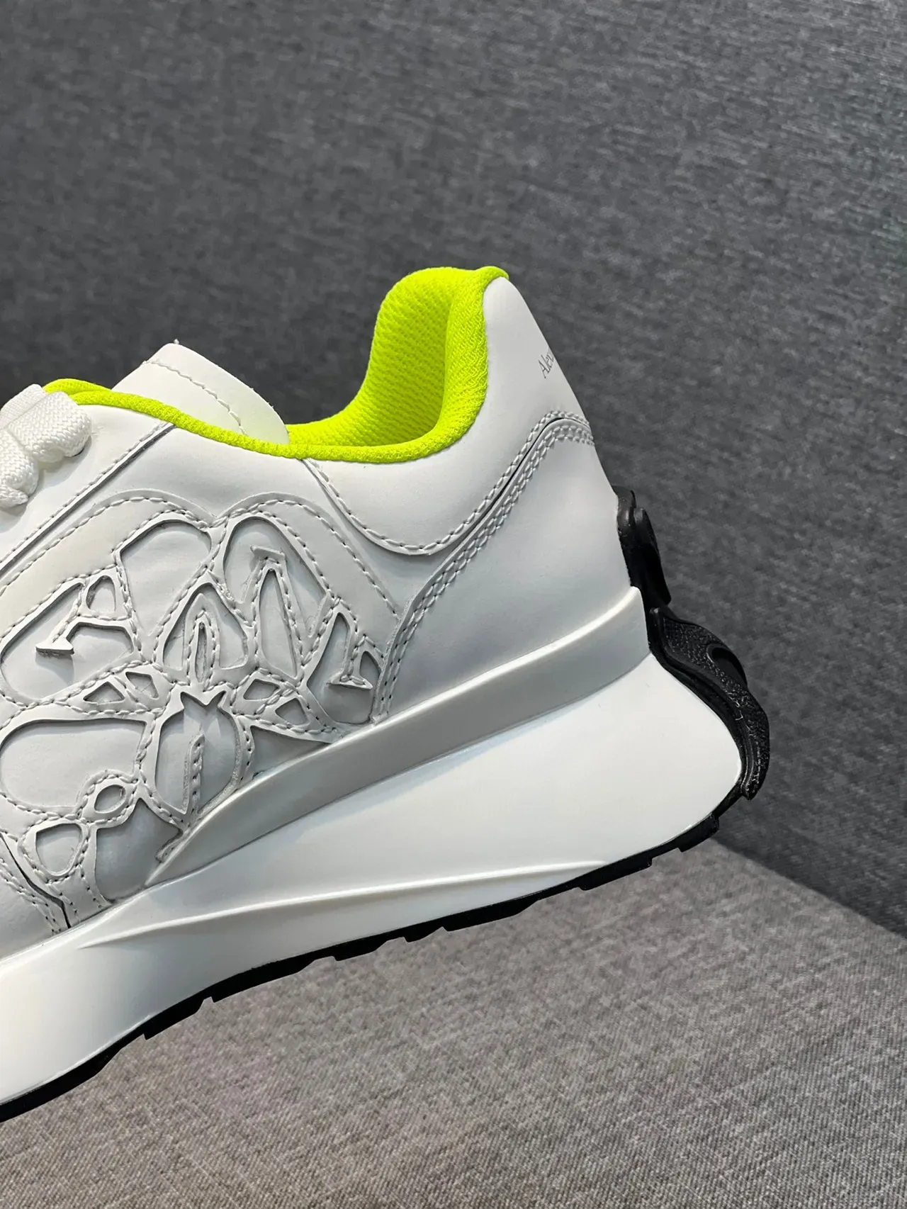 Alexander McQueen Sneakers Oversized Branco Amarelo Silhueta Floral Recorte Overlay Lifestyle Sneakers 9