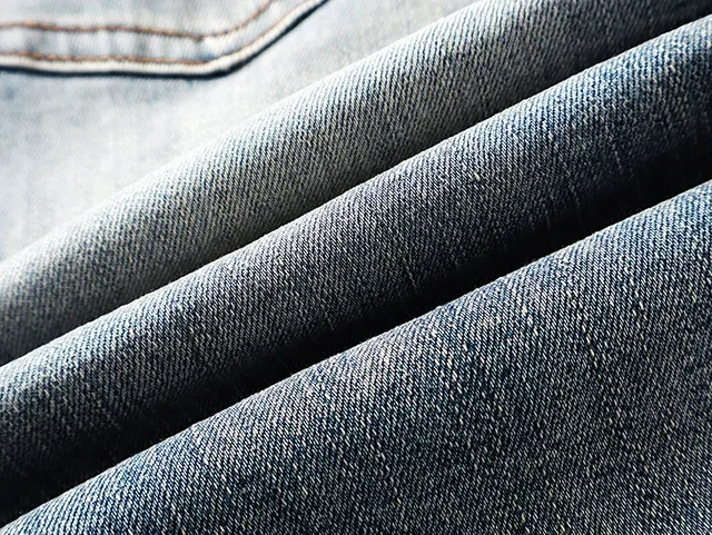 Amiri Jeans Bleu et Blanc Distressed avec Impression Graphique 6