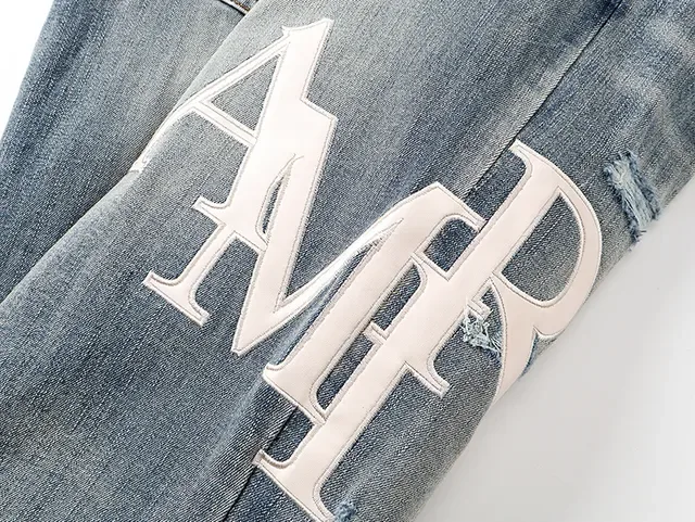 Amiri Jeans Bleu et Blanc Distressed avec Impression Graphique 8