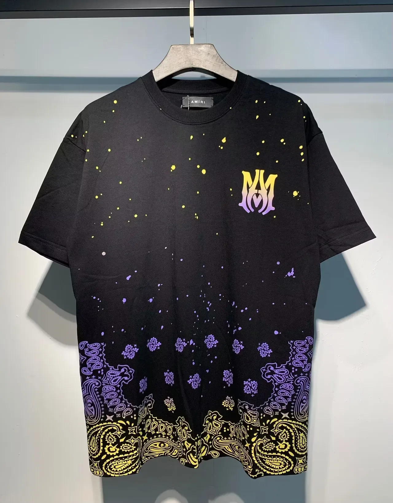 Camiseta Amiri com salpico degradê e barra bandana 10