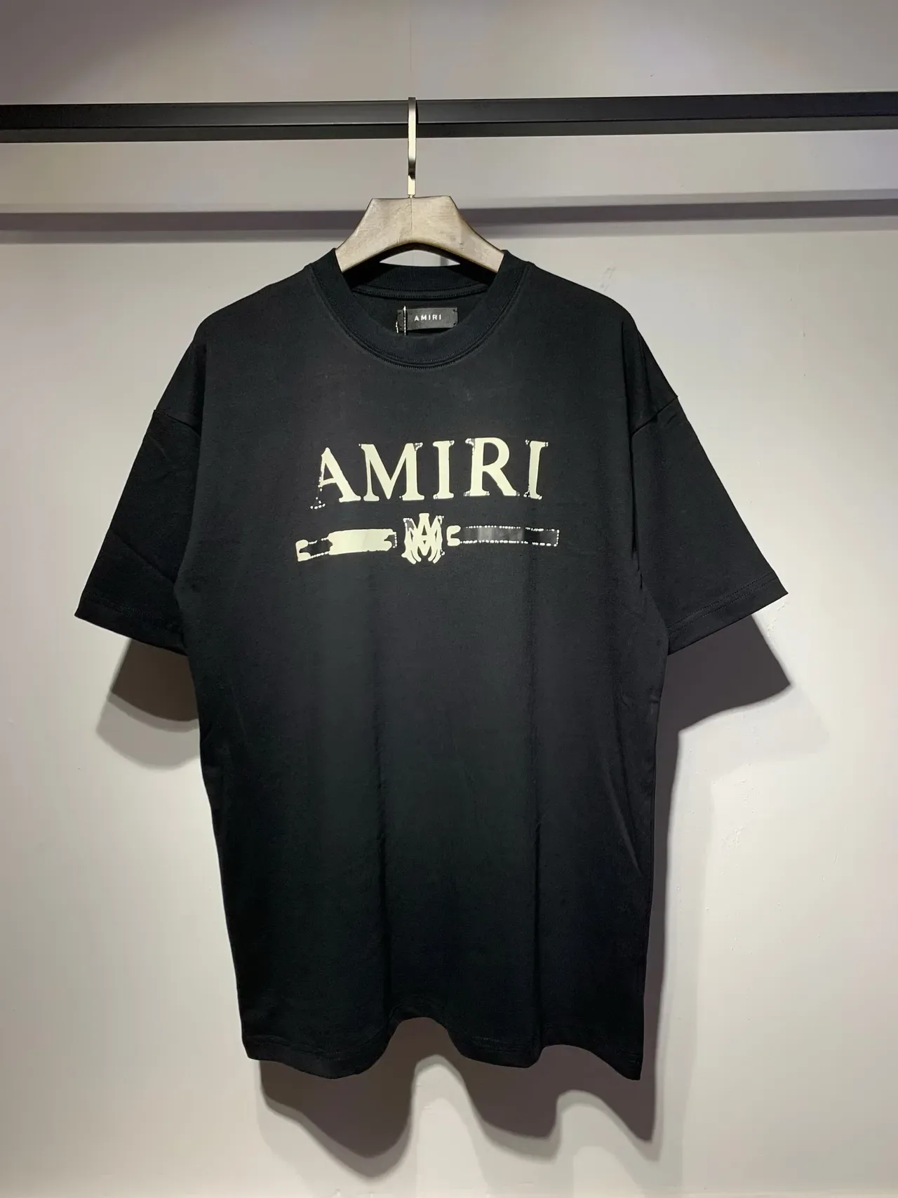 تيشيرت Amiri بشعار جرافيك 4