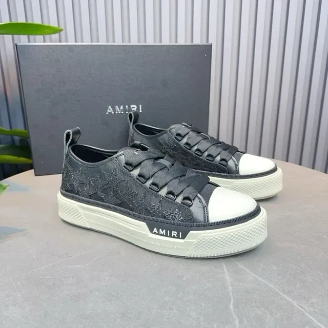 Amiri Skel Top Low তারা-এমব্রয়ডারি কালো এবং সাদা লাইফস্টাইল স্নিকার 7