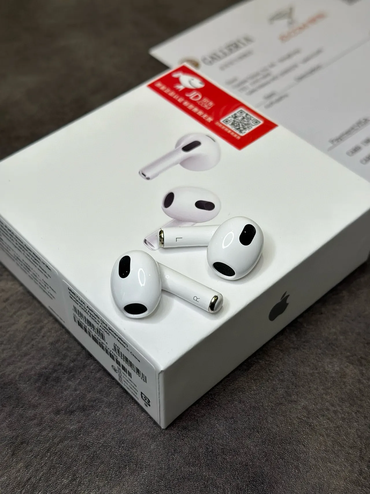 Apple AirPods Third Generation White TWS Earbuds 6