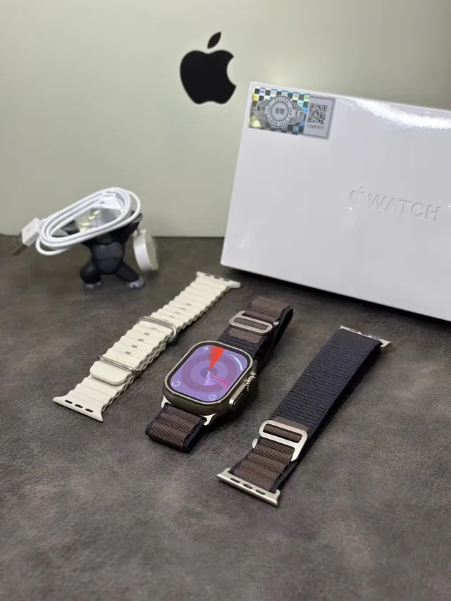 Apple Ultra 2 灰银 坚固钛金属表壳 平面蓝宝石水晶 运动手表 24