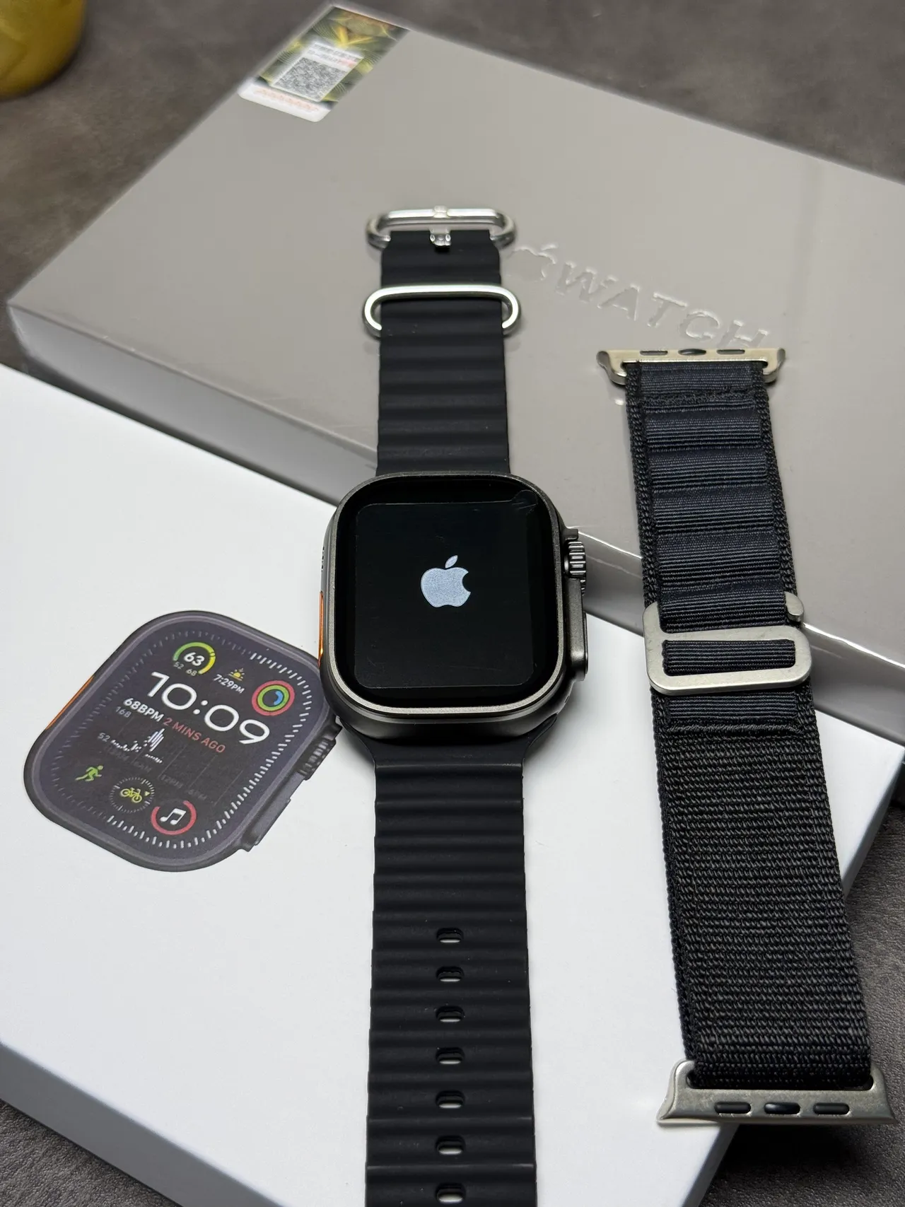 Apple Watch Ultra काली जोरदार केस खुरदार सिलिकॉन बैंड स्पोर्ट्स वॉच 10