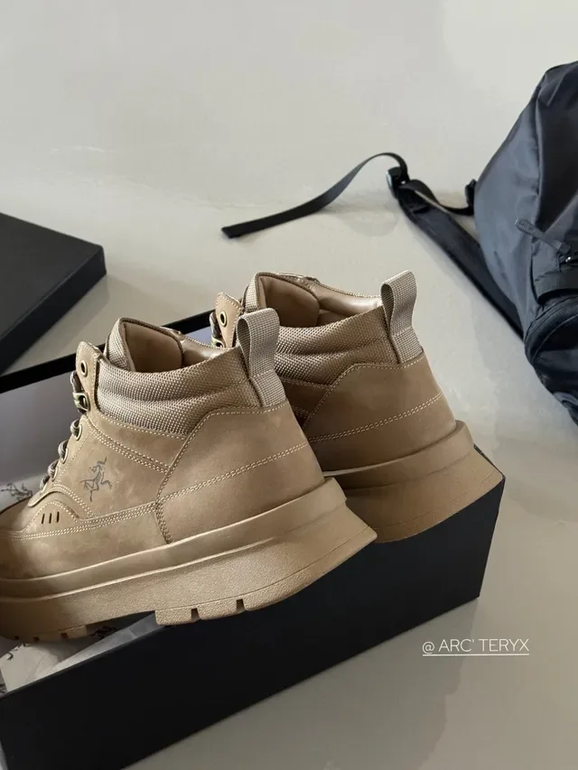 Arc'teryx Black Beige Insulated Shearling-Lined Mixed-Material Upper Ankle Boots 6
