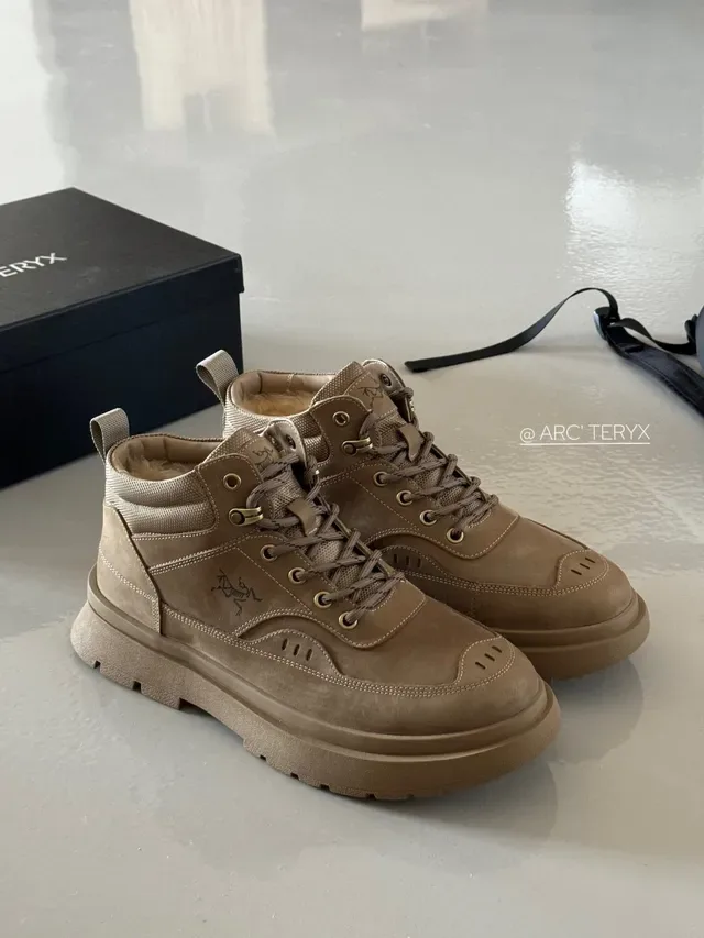 Arc'teryx Black Beige Insulated Shearling-Lined Mixed-Material Upper Ankle Boots 7
