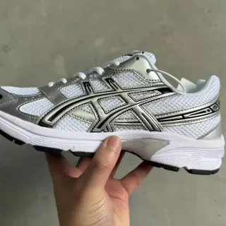 ASICS GT-2160 白色和银色跑鞋