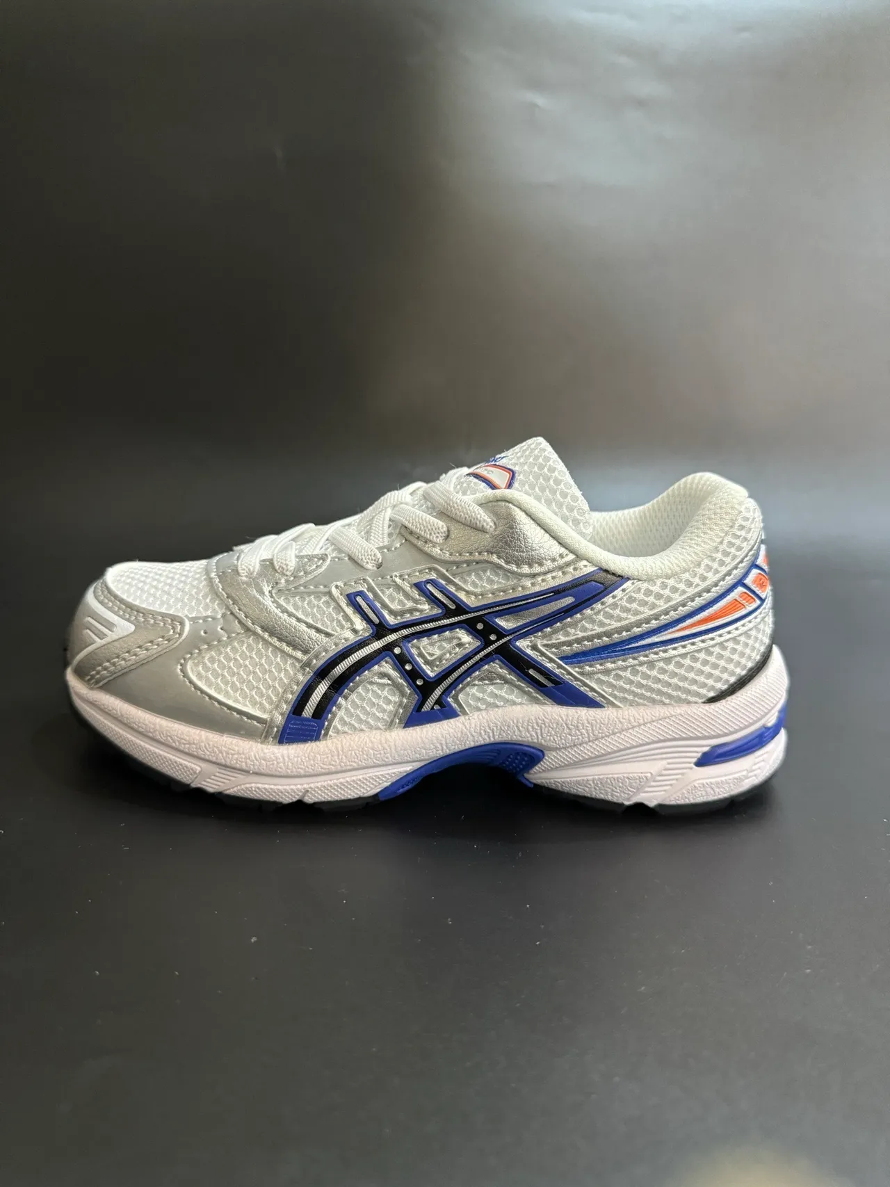 ASICS 白蓝低帮网面和合成革面跑鞋 3
