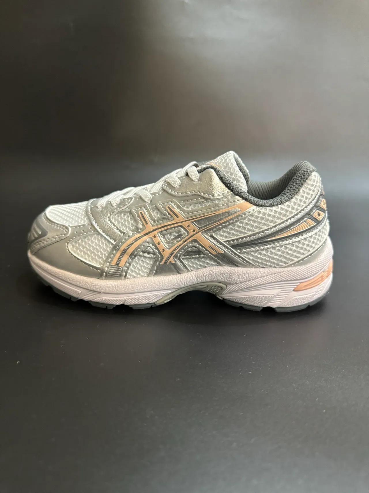 ASICS 白蓝低帮网面和合成革面跑鞋 6