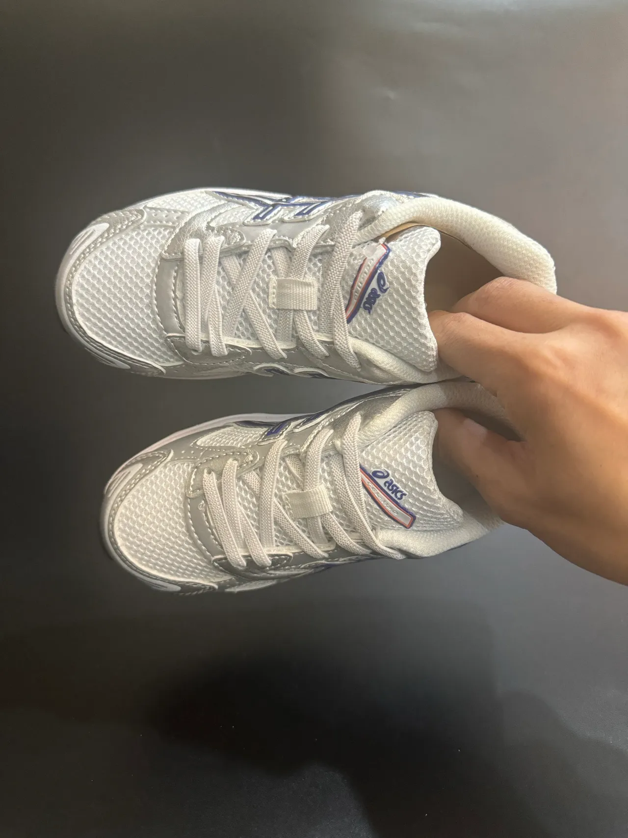 ASICS 白蓝低帮网面和合成革面跑鞋 13