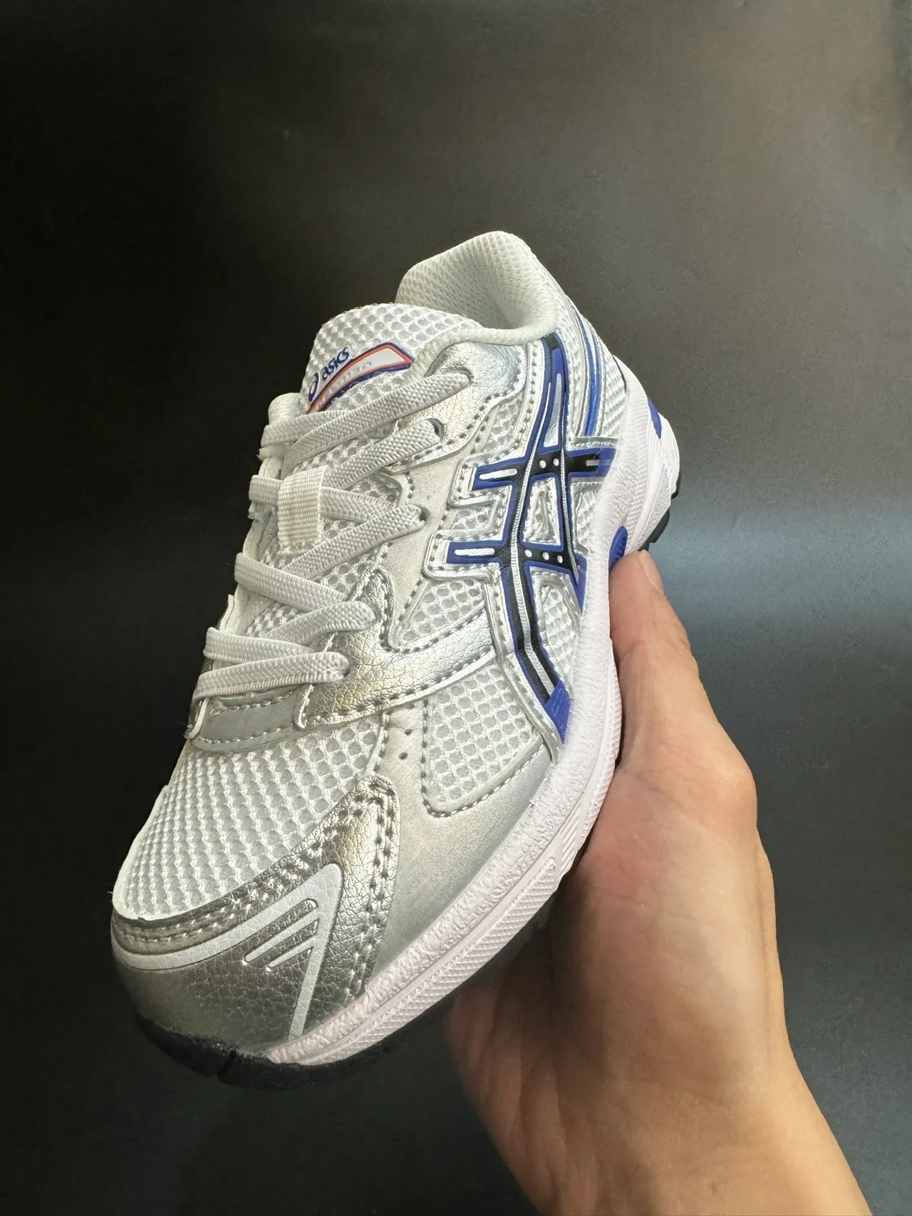 ASICS 白蓝低帮网面和合成革面跑鞋 16