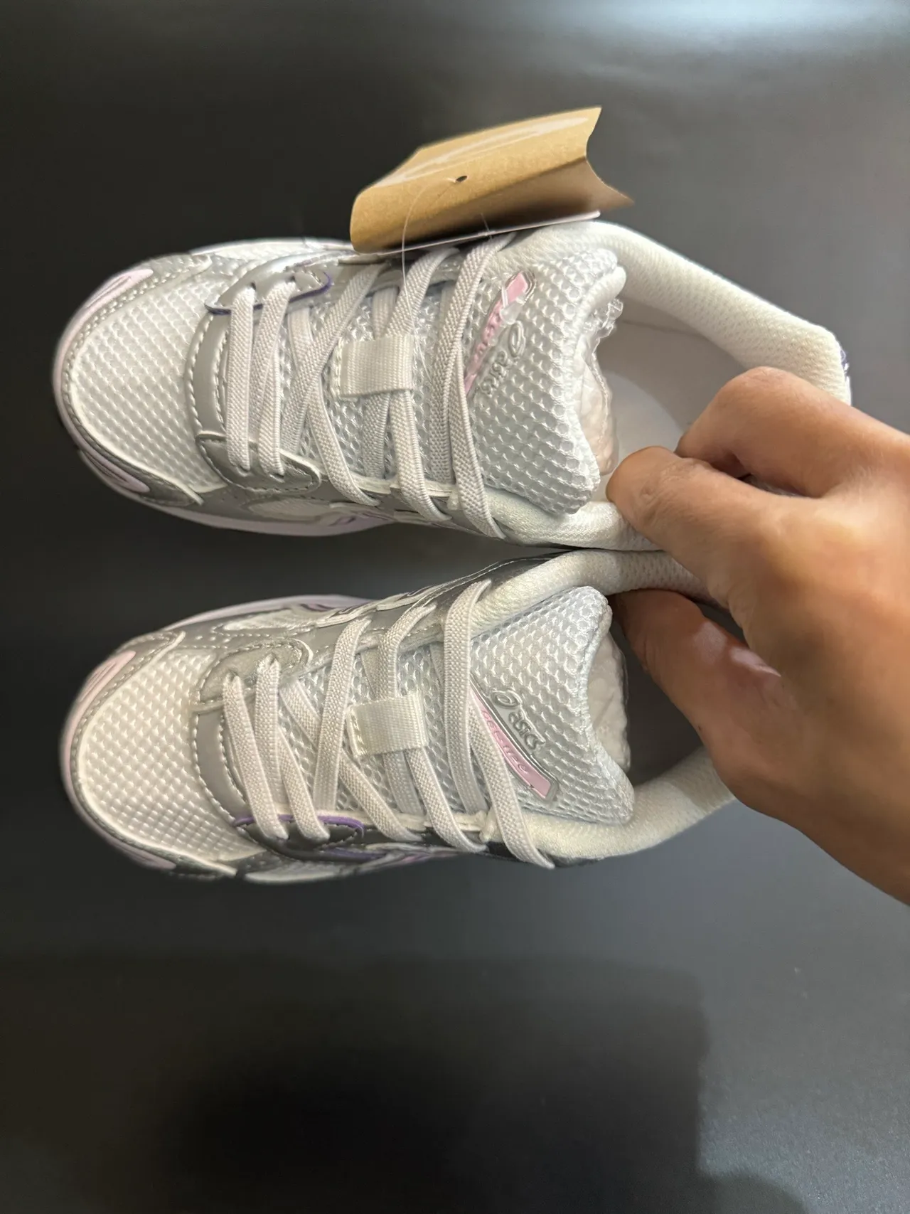 ASICS 白蓝低帮网面和合成革面跑鞋 19