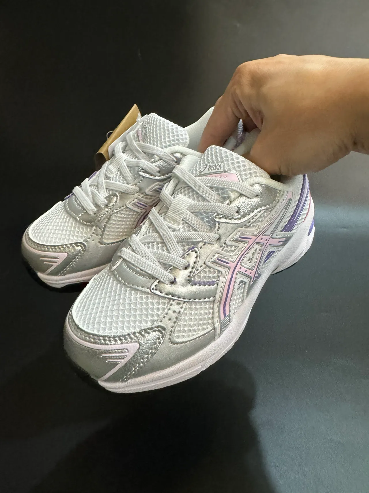 ASICS 白蓝低帮网面和合成革面跑鞋 23