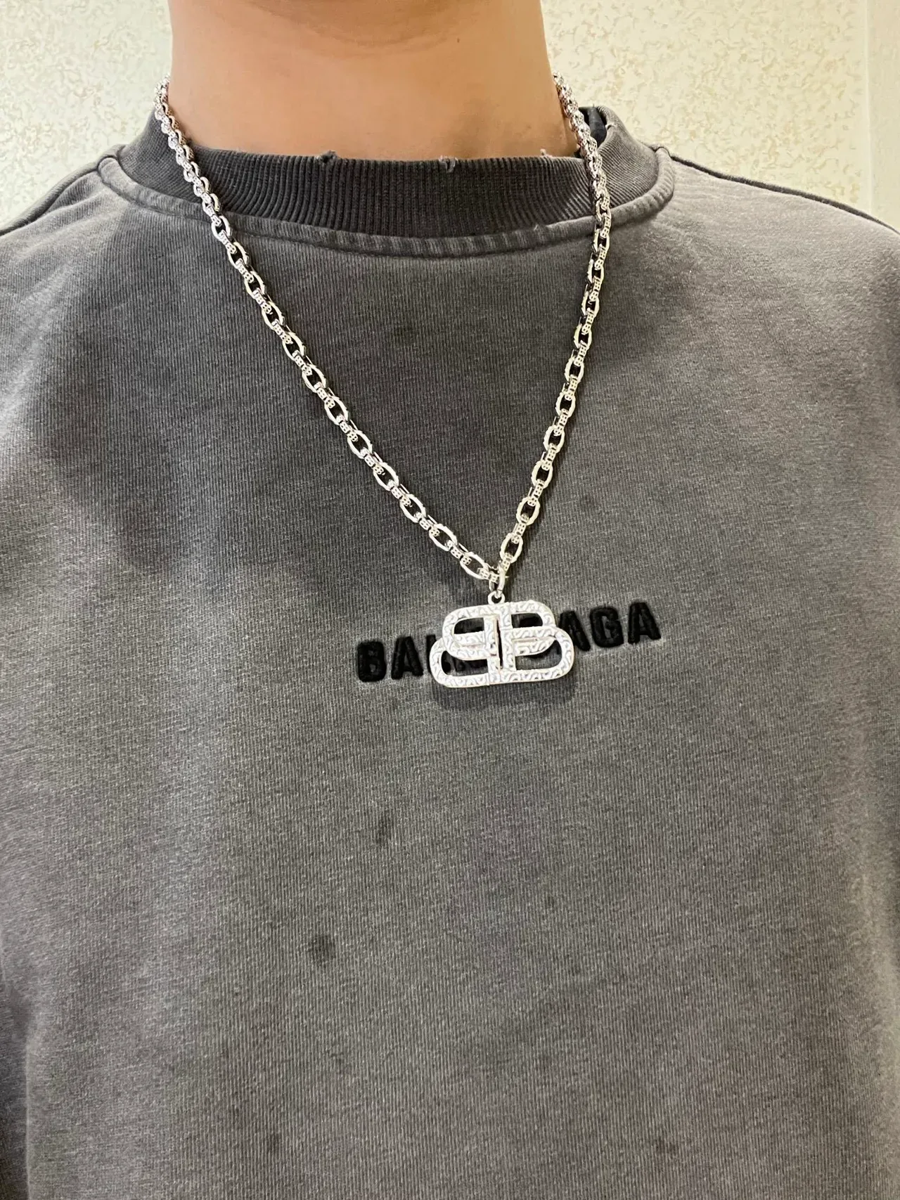 Balenciaga BB Logo पेंडेंट चांदी की चेन नेकलेस 5