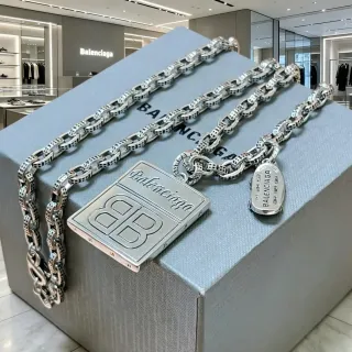 Collares Balenciaga BB Monogram y Péndant Grabado Cadena de Eslabones Pesados