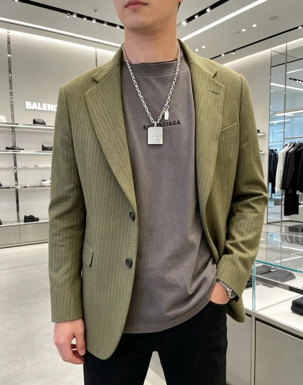 Colares Balenciaga BB Monograma e Pingente Gravado Corrente de Elos Pesados 5