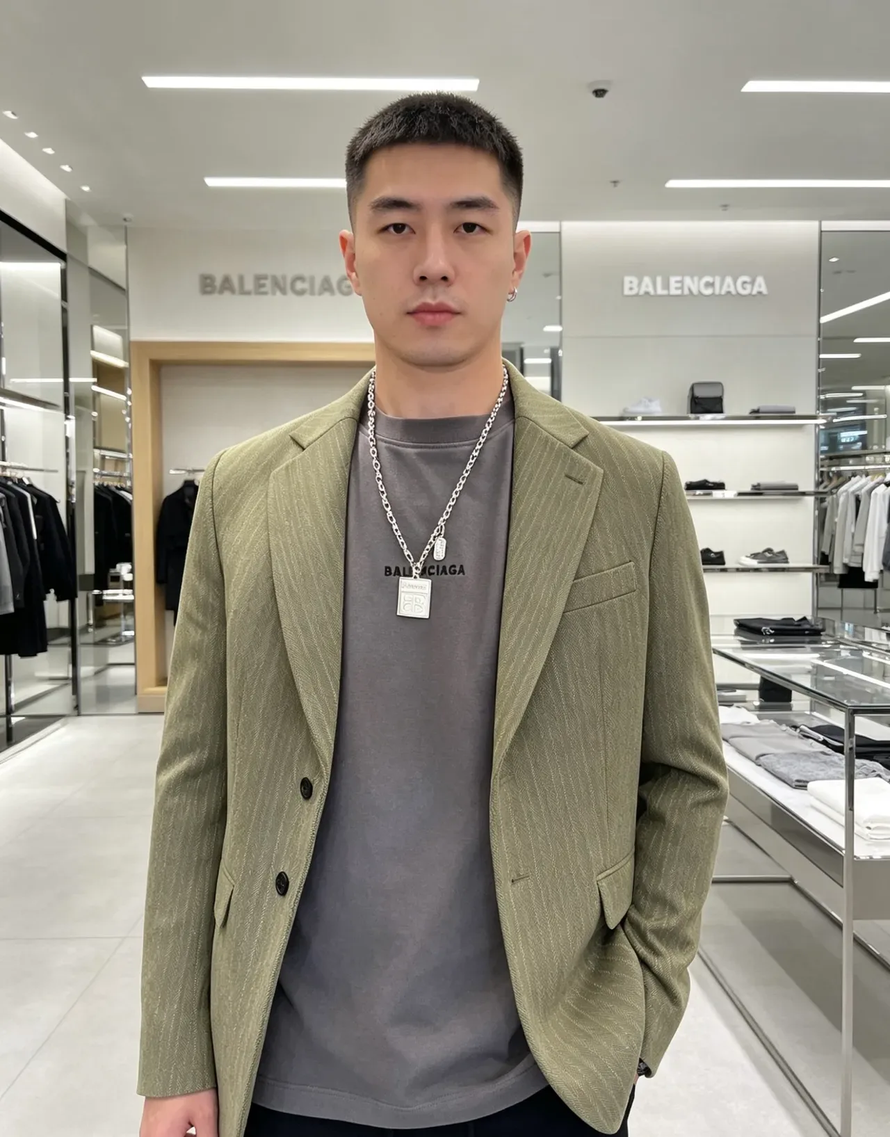 Colares Balenciaga BB Monograma e Pingente Gravado Corrente de Elos Pesados 7
