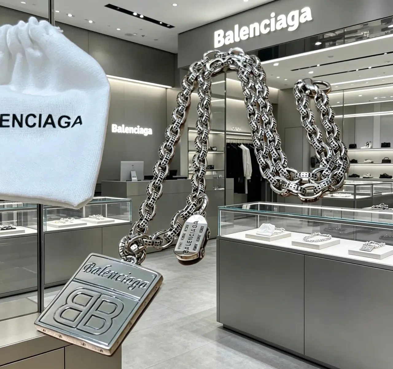 Colares Balenciaga BB Monograma e Pingente Gravado Corrente de Elos Pesados 8