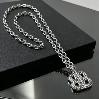 Balenciaga BB Monogram चांदी काला भारी लिंक चेन सज्जित पेंडेंट नेकलेस