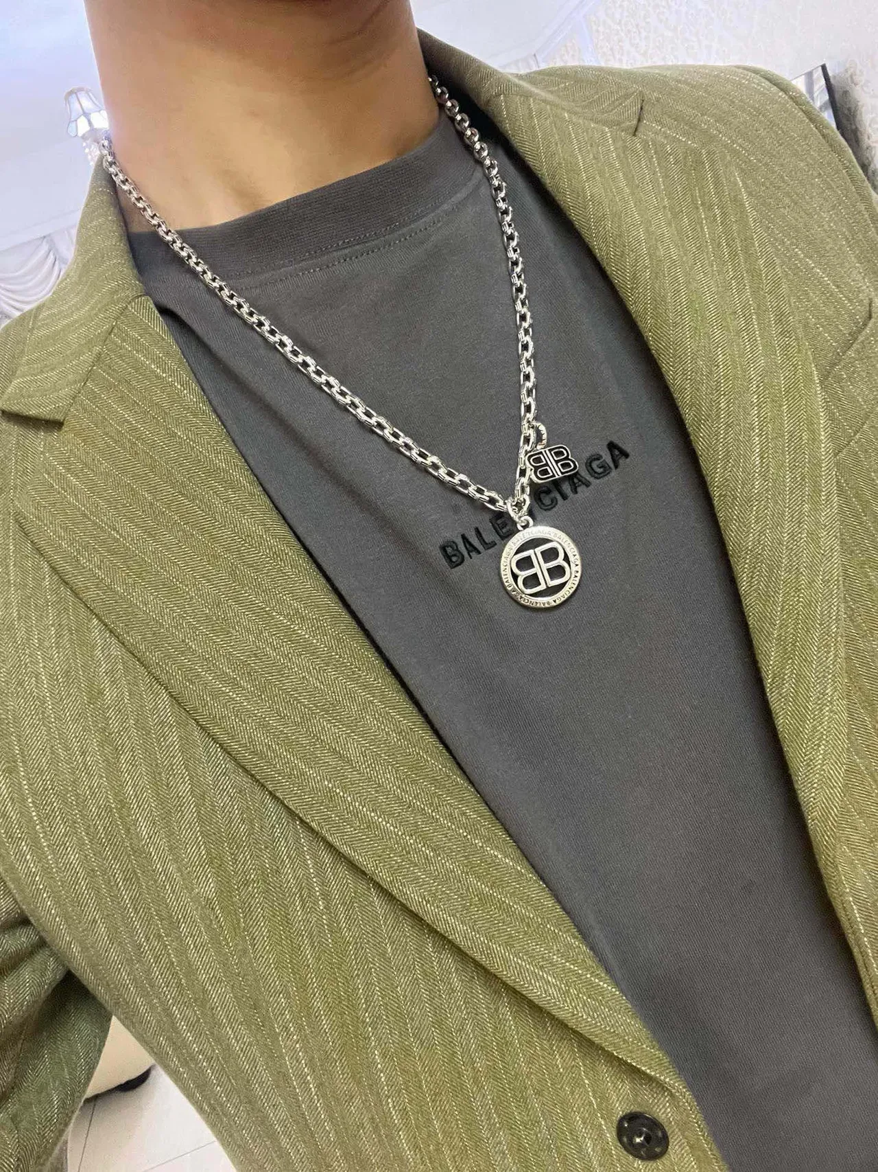 Balenciaga BB قلادة فضية رمادية سلسلة كرب مدببة قلادة شعار مزدوج 2