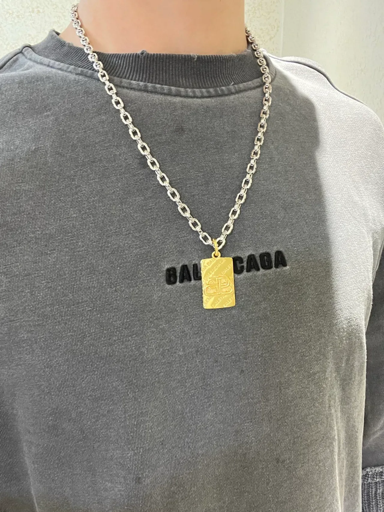 Collar rectangular Balenciaga BB Pendant Cadena Curb-Link Plata y Oro 8