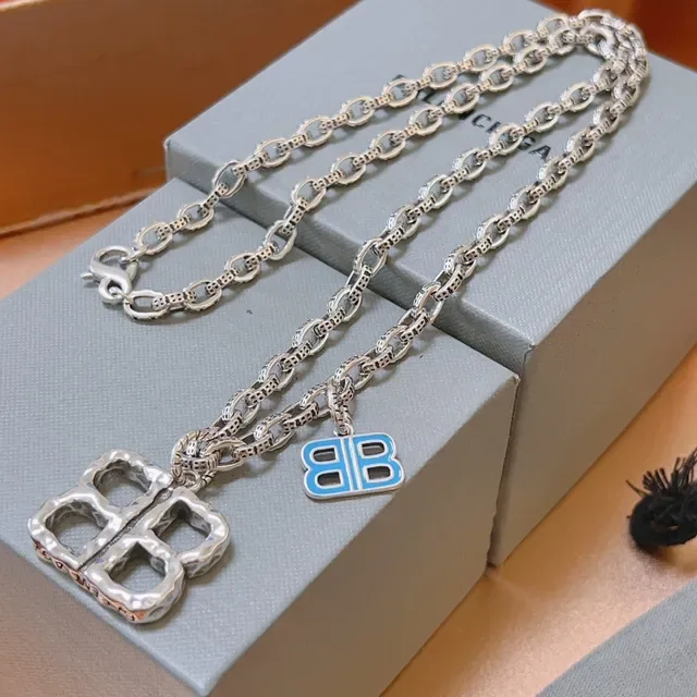 Balenciaga BB Plata Azul Martilleado Cuadrifolio Colgante Charm Esmaltado Collar 2