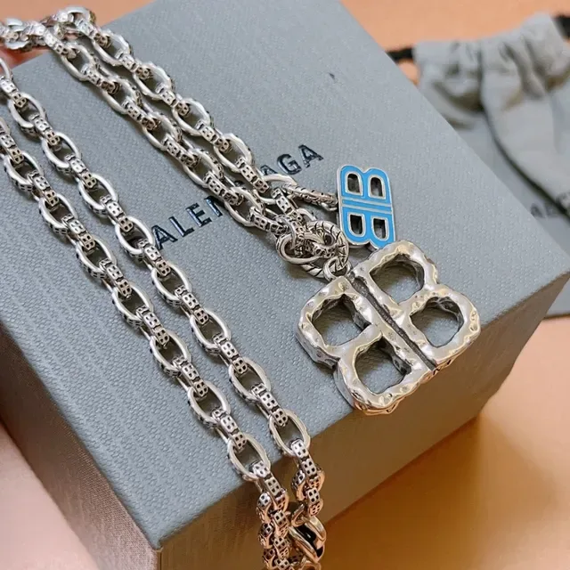 Balenciaga BB Plata Azul Martilleado Cuadrifolio Colgante Charm Esmaltado Collar 7
