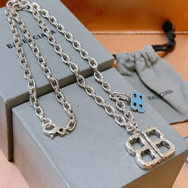 Balenciaga BB Plata Azul Martilleado Cuadrifolio Colgante Charm Esmaltado Collar 8