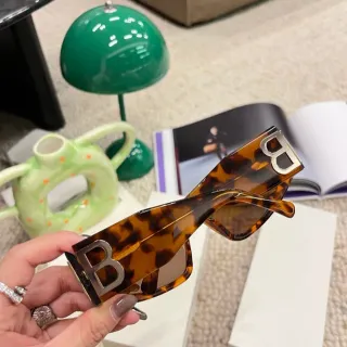 Balenciaga نظارات شمسية بني فضي Oversized مستطيلة سلحفاة أسيتات