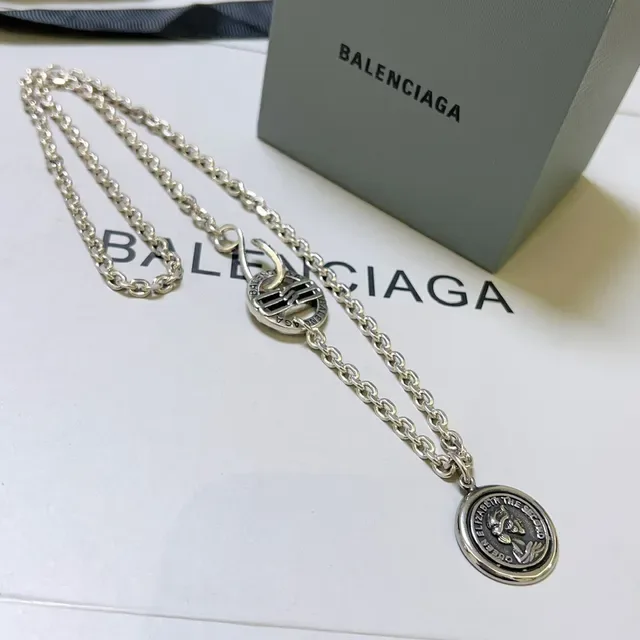 Balenciaga 银黑色链条硬币坠饰项链 3