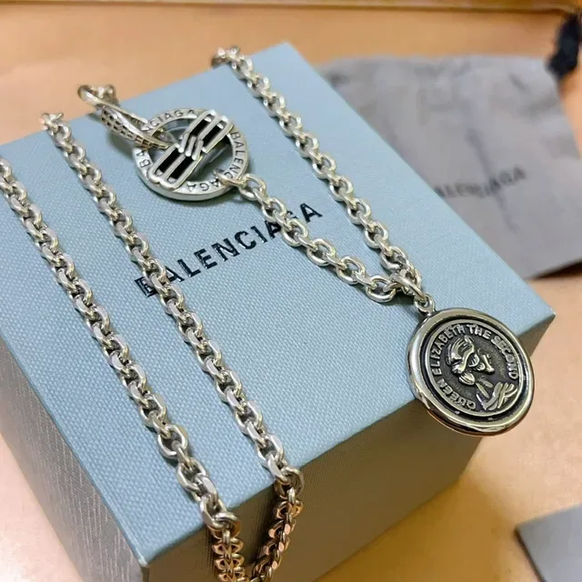 Balenciaga 银黑色链条硬币坠饰项链 6