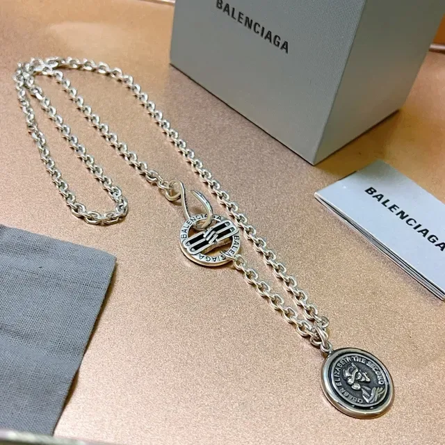 Balenciaga 银黑色链条硬币坠饰项链 7