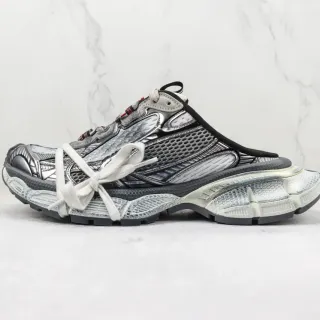 Balenciaga ग्रे ब्लैक बहुस्तरीय सिंथेटिक और मेश ऊपरी भाग नक्काशीदार टुकड़ों में तल चंकी स्नीकर्स