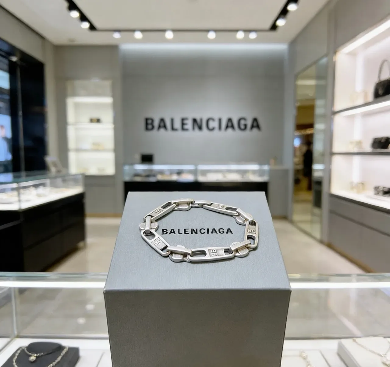 Balenciaga Cadena Industrial Eslabones Plata Mate Metal Pulsera 4
