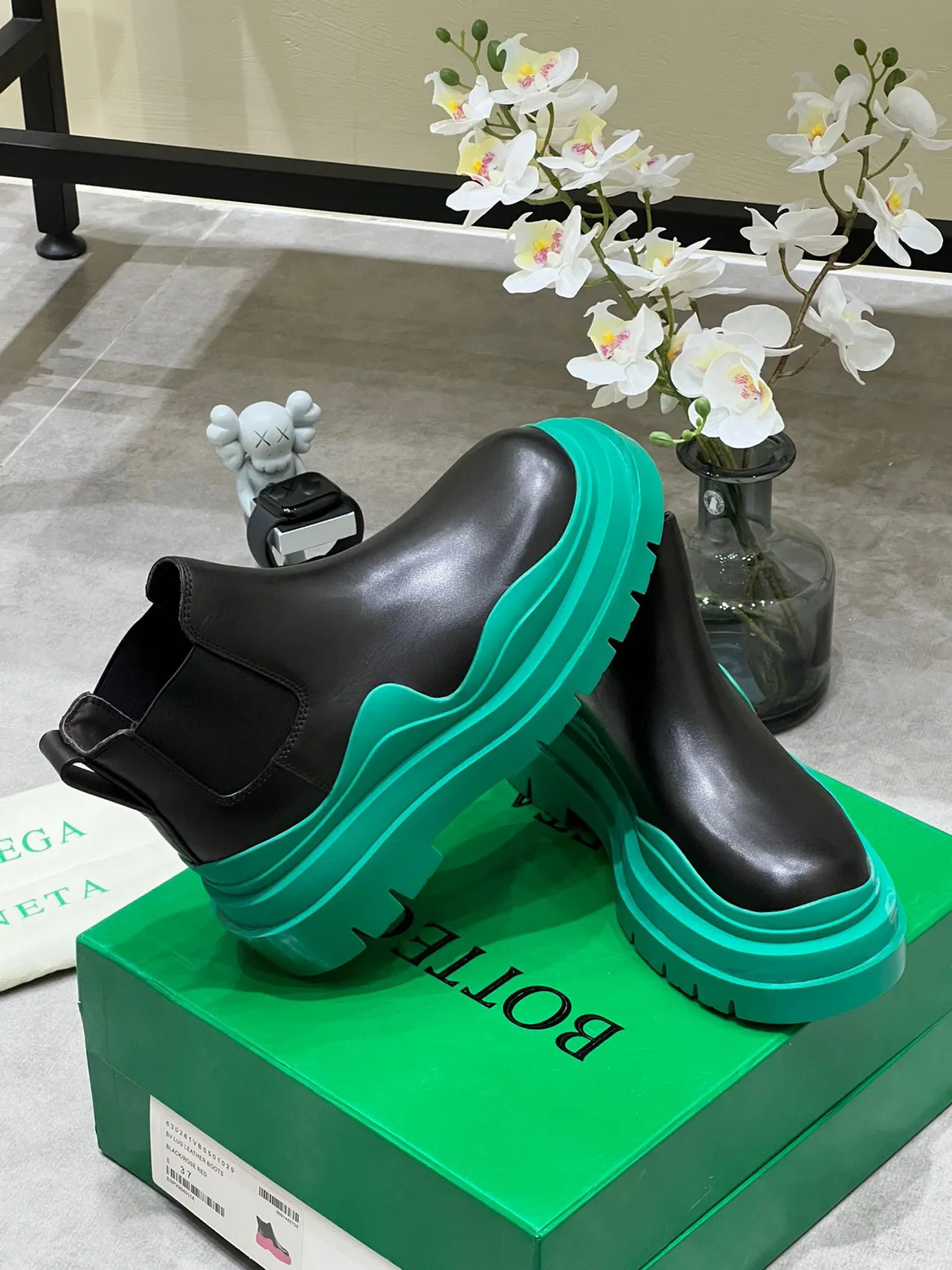 Balenciaga Le Cagole Bottes Chelsea en Cuir Noir et Vert 3
