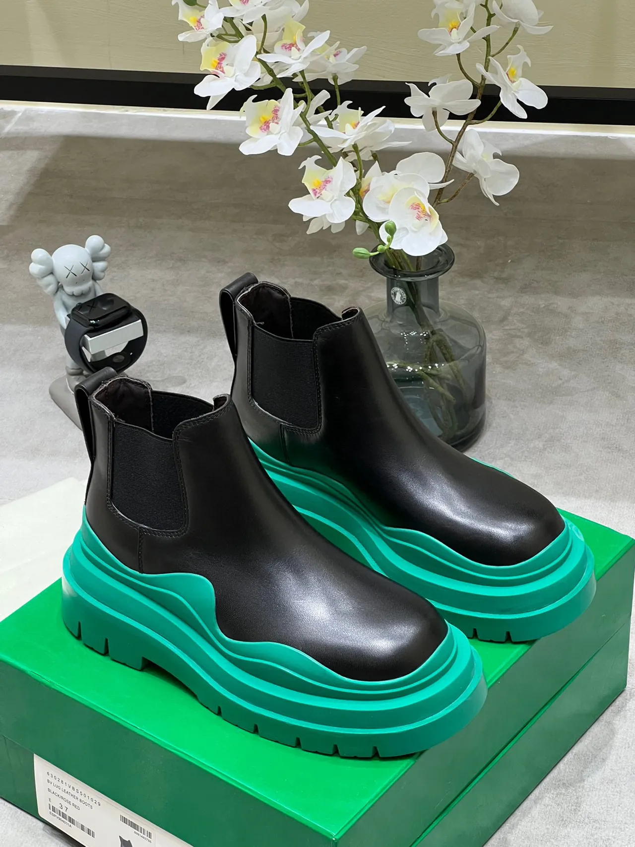 Balenciaga Le Cagole Bottes Chelsea en Cuir Noir et Vert 7