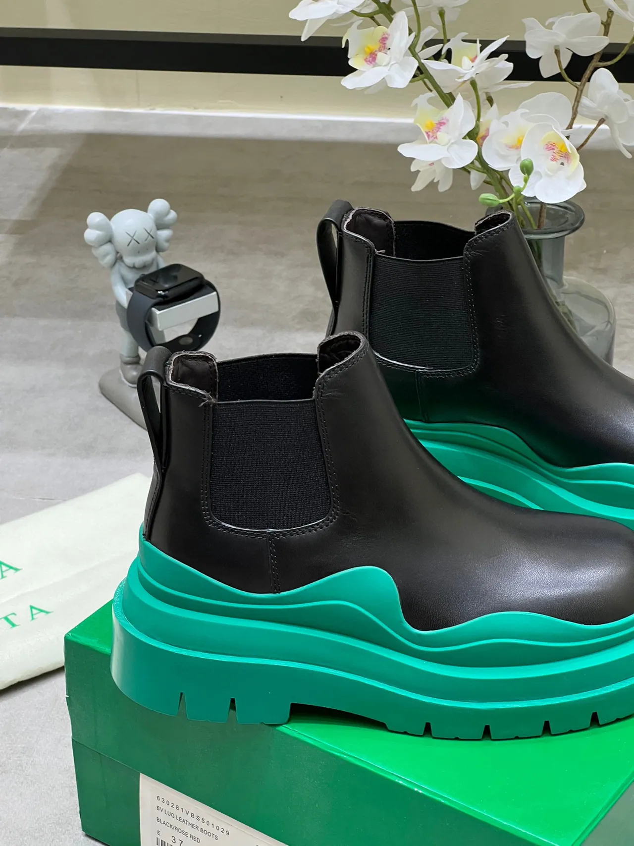 Balenciaga Le Cagole Bottes Chelsea en Cuir Noir et Vert 8
