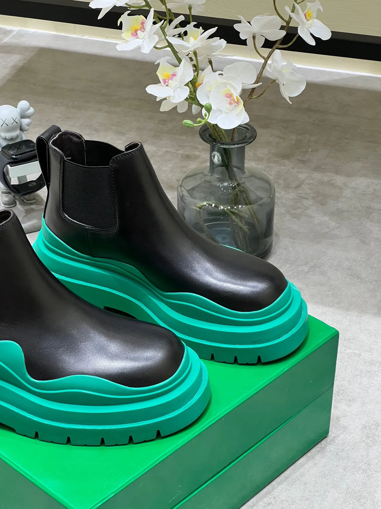 Balenciaga Le Cagole Bottes Chelsea en Cuir Noir et Vert 9